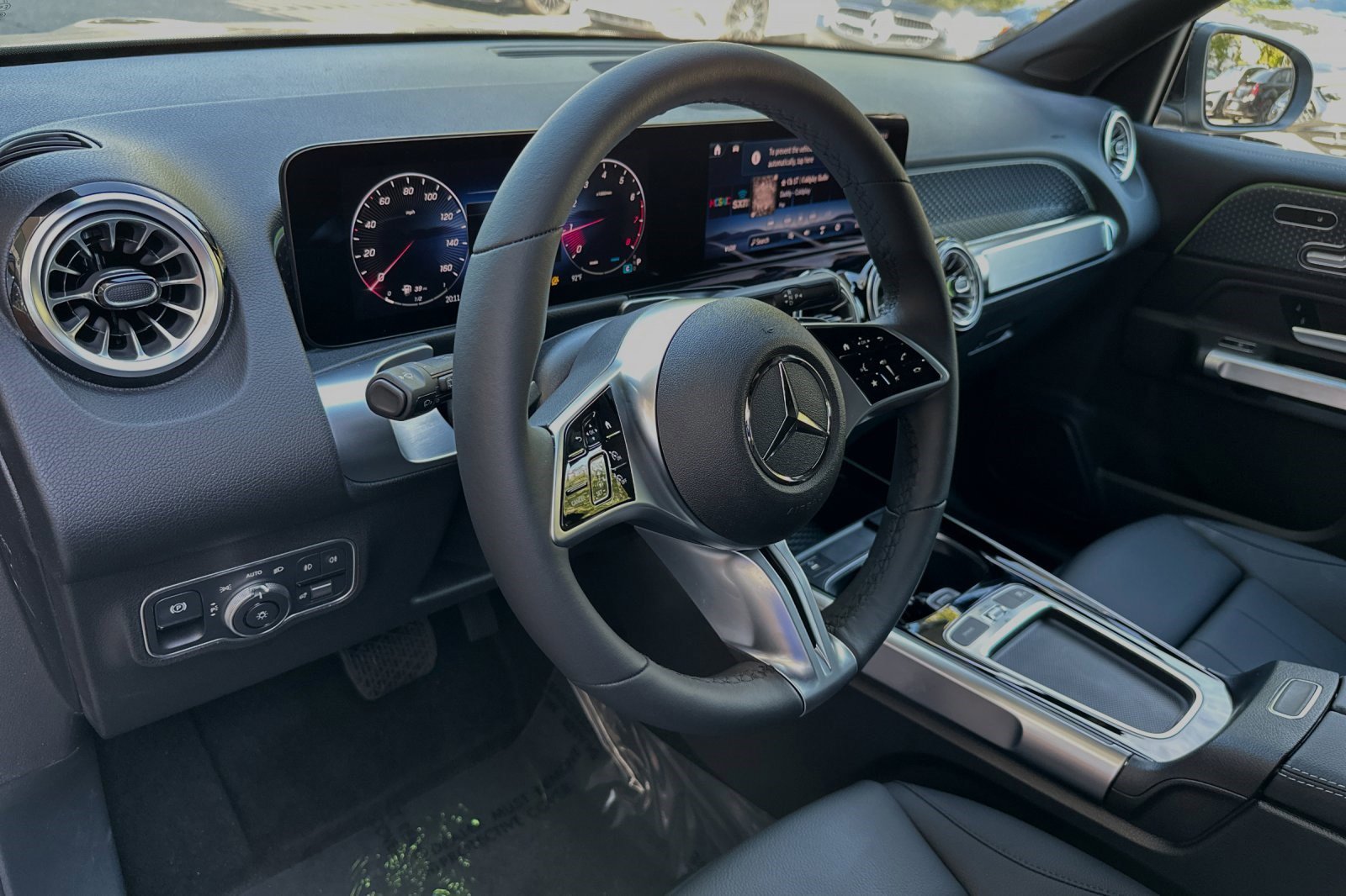 2025 Mercedes Benz GLB 250 photo 4