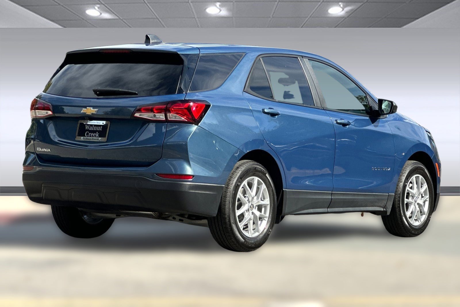2024 Chevrolet Equinox LS photo 3