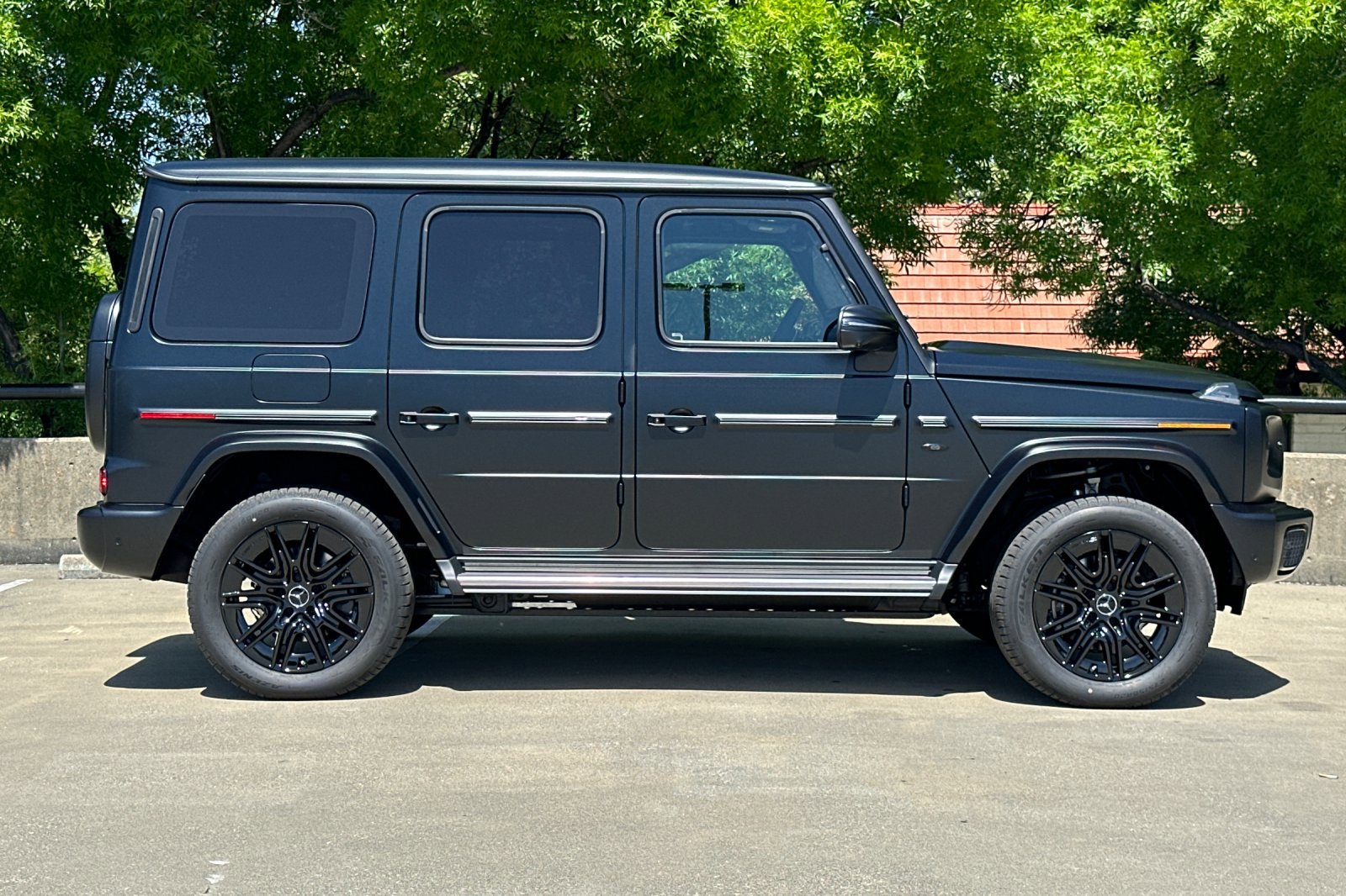 2025 Mercedes Benz G photo 2