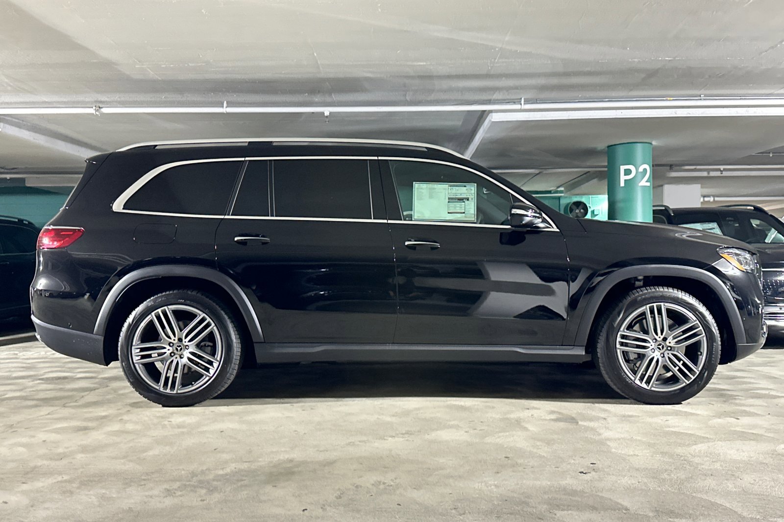 2025 Mercedes Benz GLS 450 4MATIC photo 2