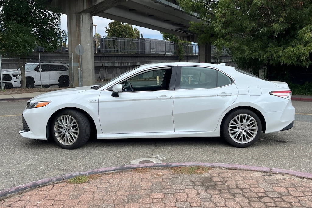 Used 2020 Toyota Camry Hybrid XLE CVT Sedan