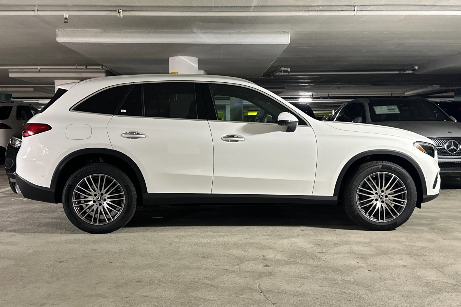 2025 Mercedes Benz GLC 300 photo 2