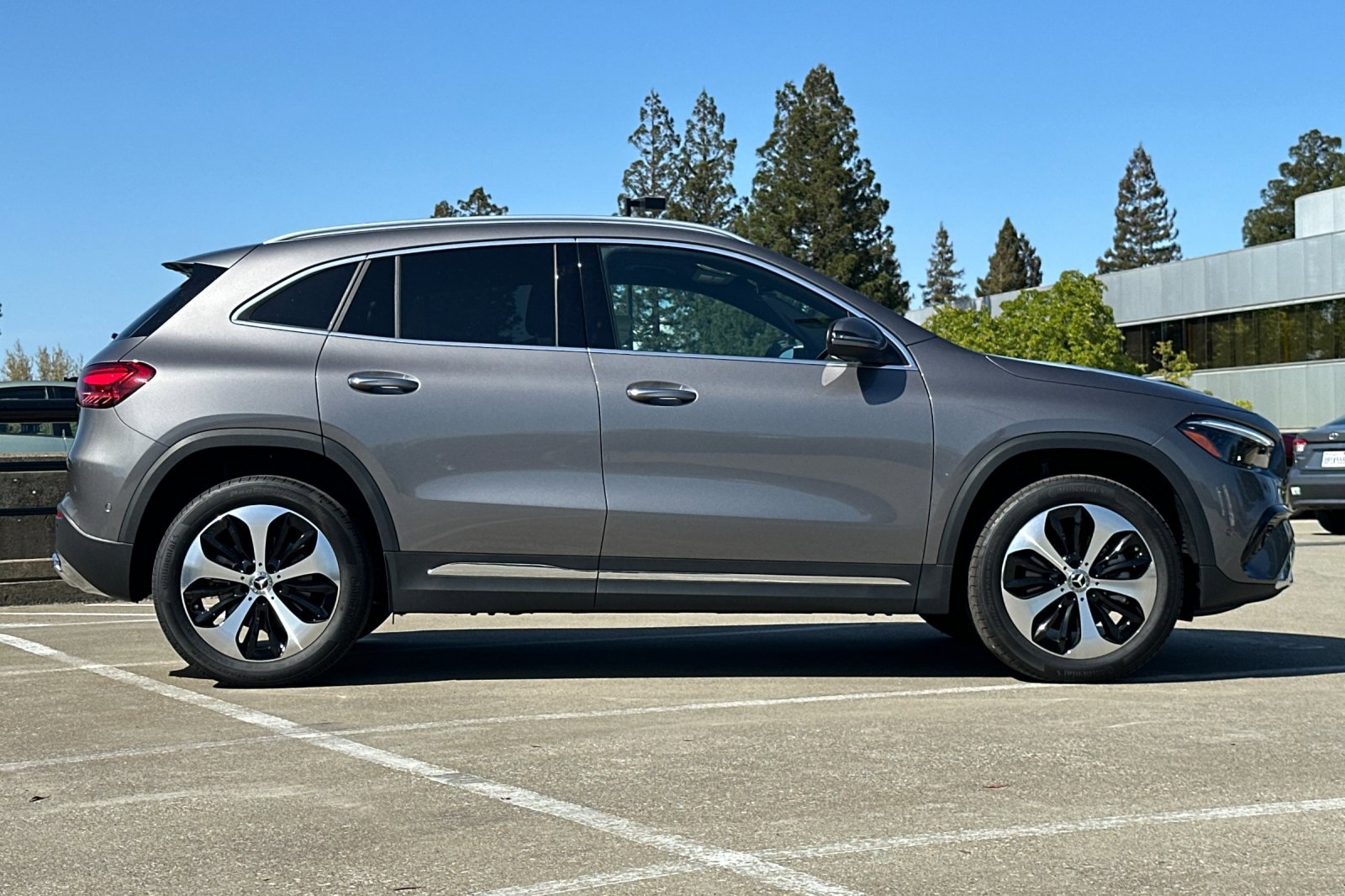 2025 Mercedes Benz GLA 250 photo 2