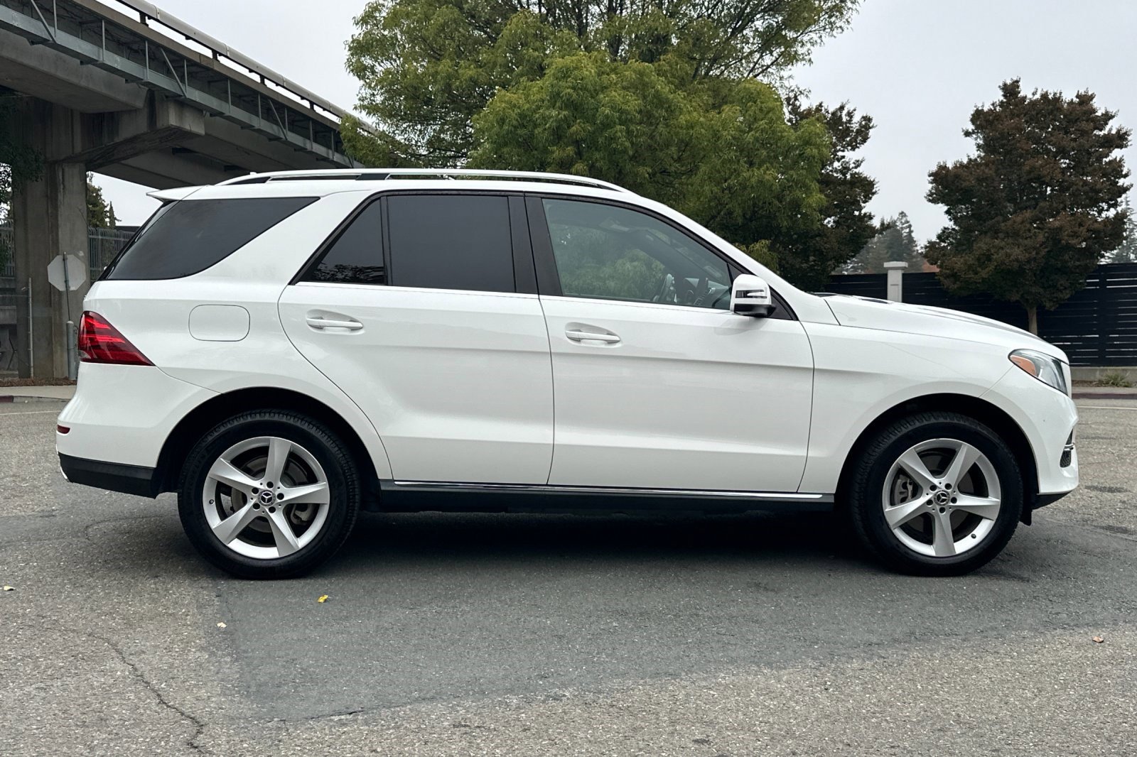 2019 Mercedes Benz GLE 400 4MATIC photo 2