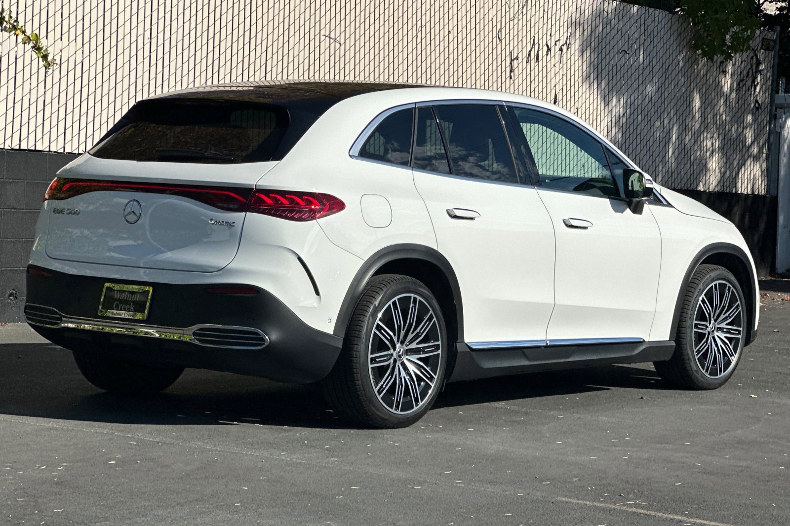 2023 Mercedes Benz EQE SUV 500 4MATIC photo 3