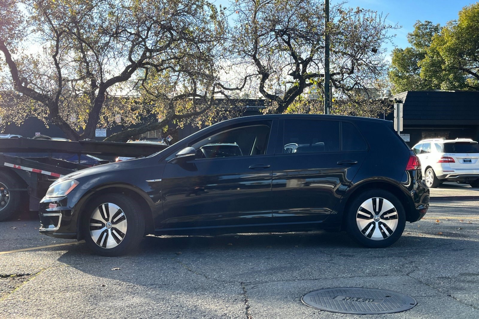 Used 2016 Volkswagen e-Golf e-Golf SE with VIN WVWKP7AU5GW917098 for sale in Walnut Creek, CA