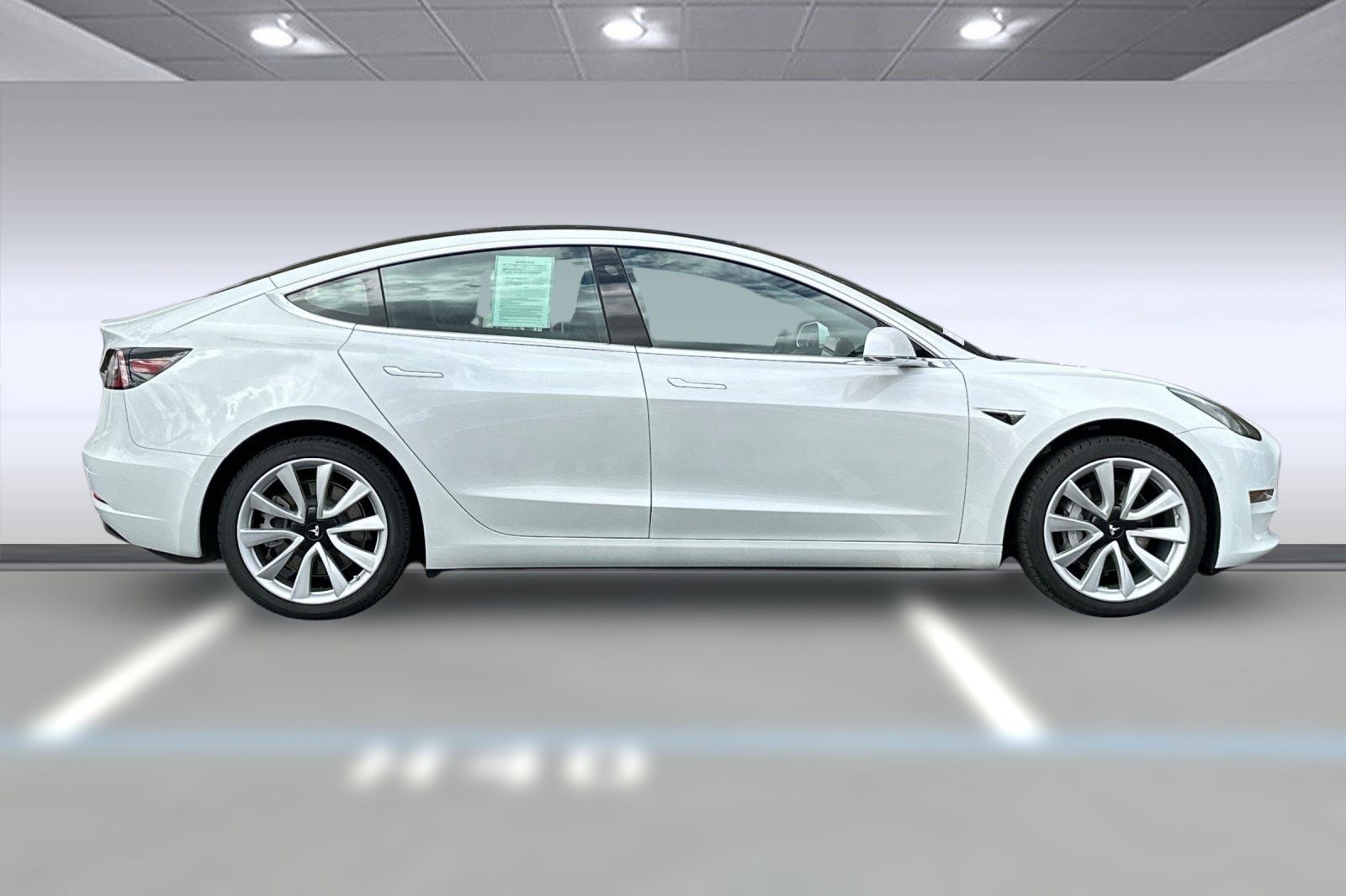 2020 Tesla Model 3 Standard Range Plus photo 2