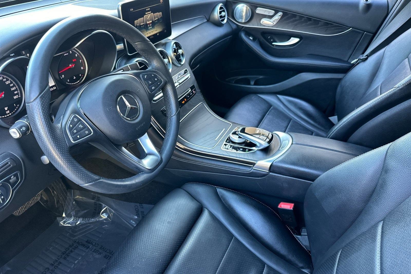 2018 Mercedes Benz GLC 300 4MATIC photo 4