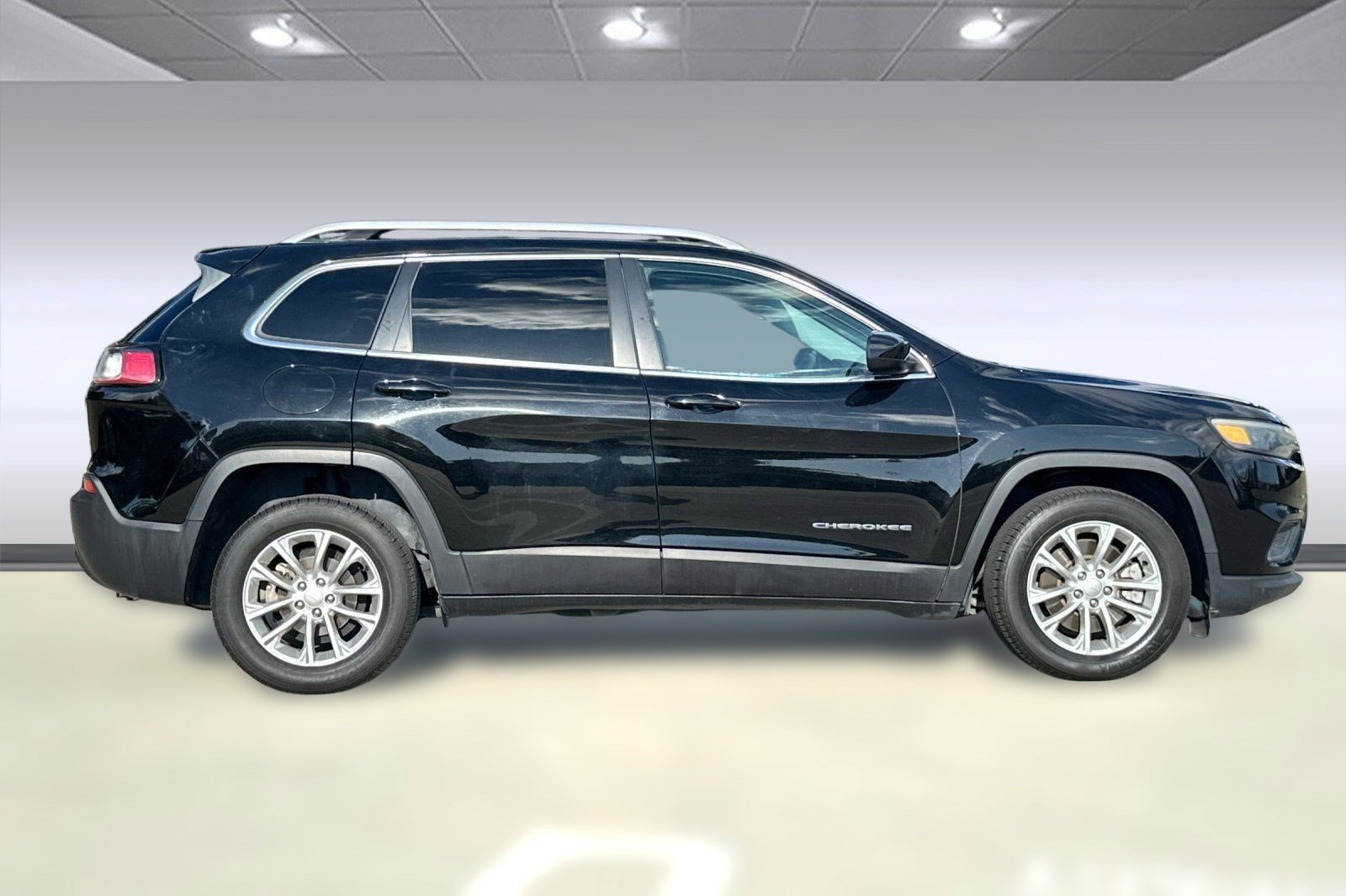 2019 Jeep Cherokee Latitude photo 2