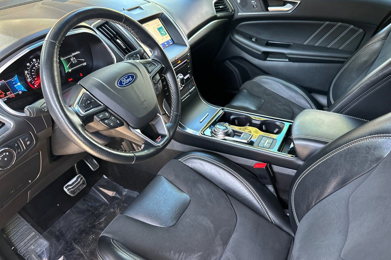 2019 Ford Edge ST photo 4