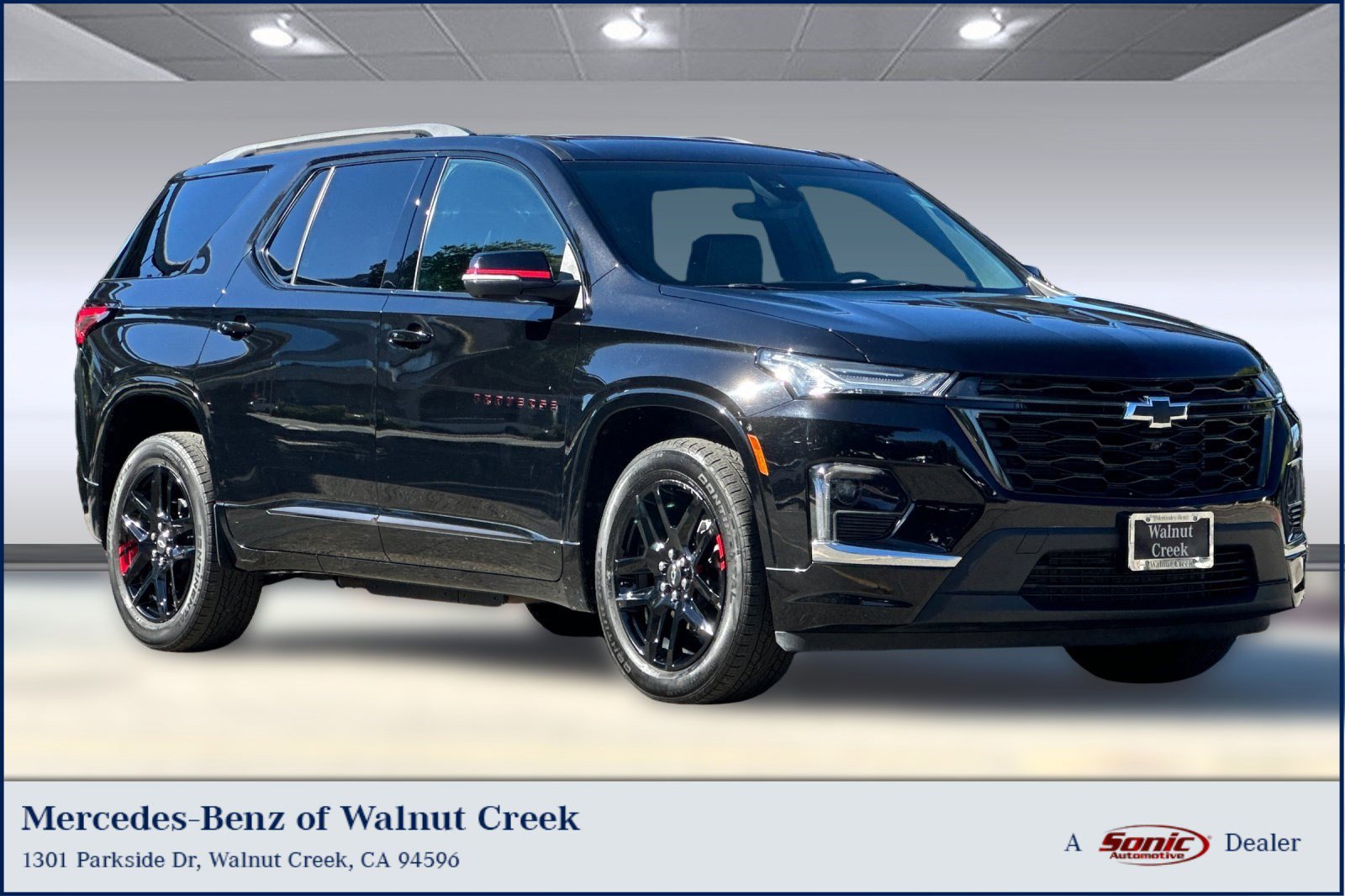 2023 Chevrolet Traverse Premier photo 2