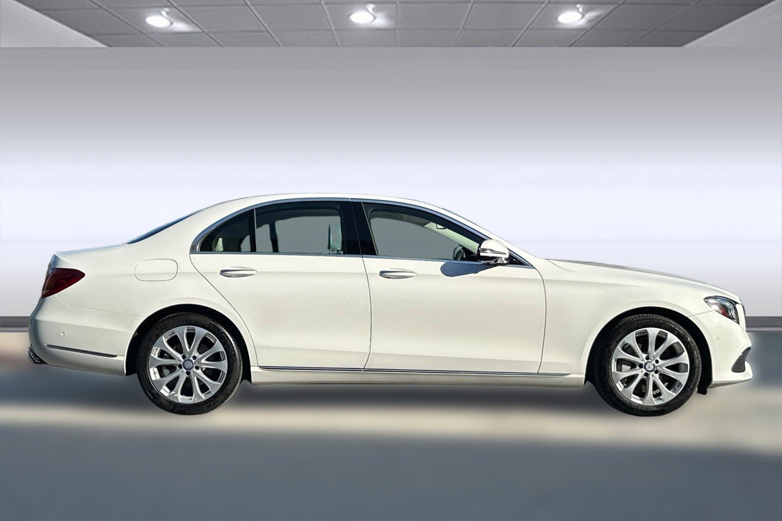 2017 Mercedes Benz E 300 photo 2