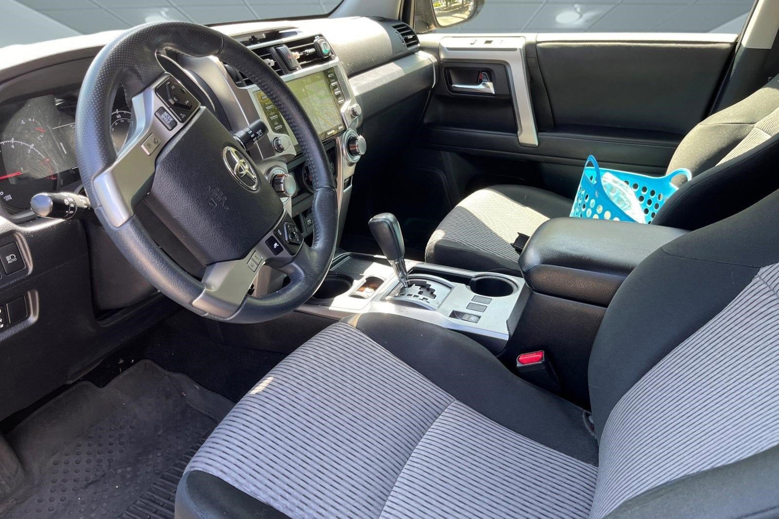 2021 Toyota 4Runner SR5 2WD photo 3