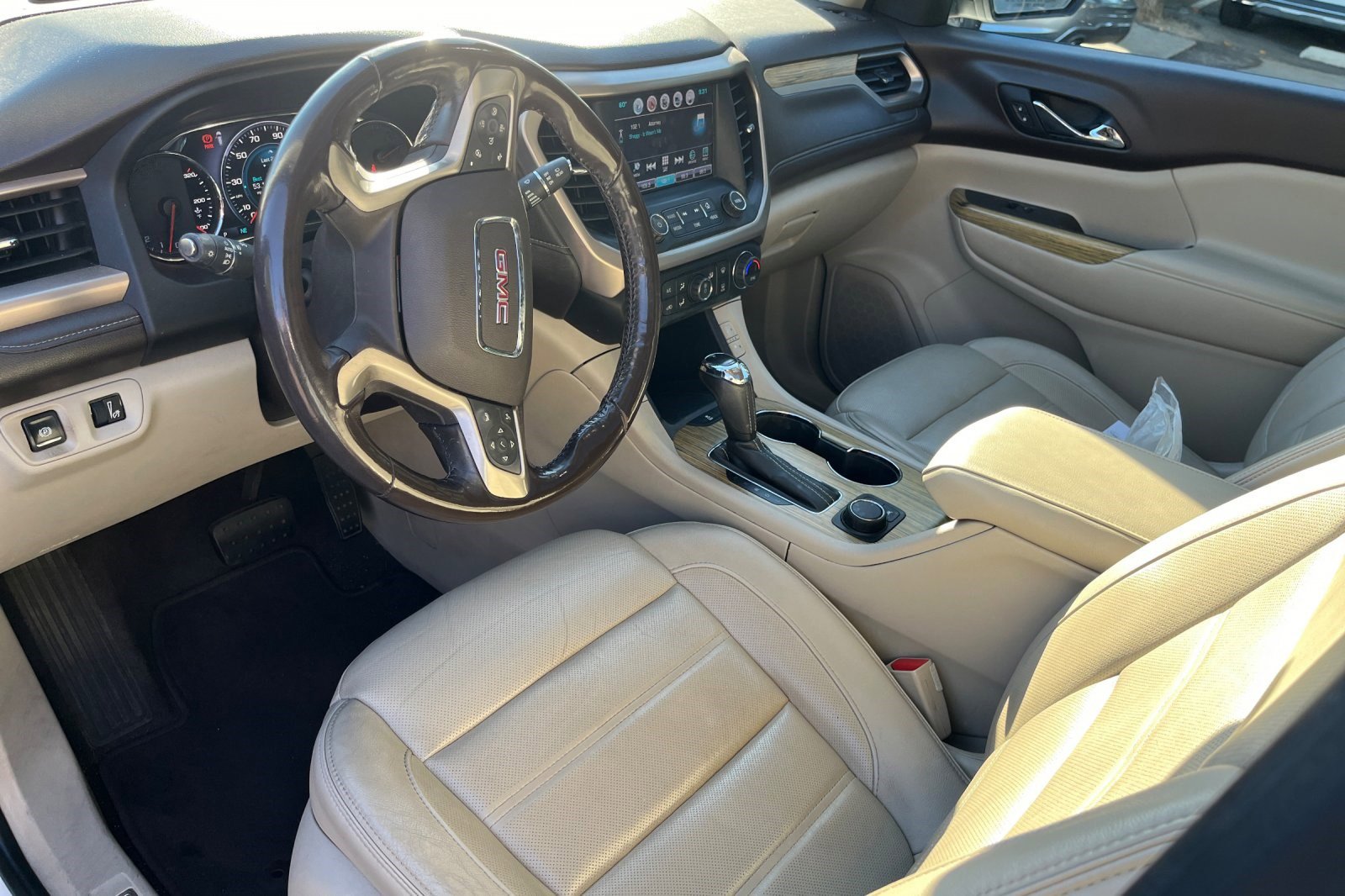 2018 Gmc Acadia Denali photo 2