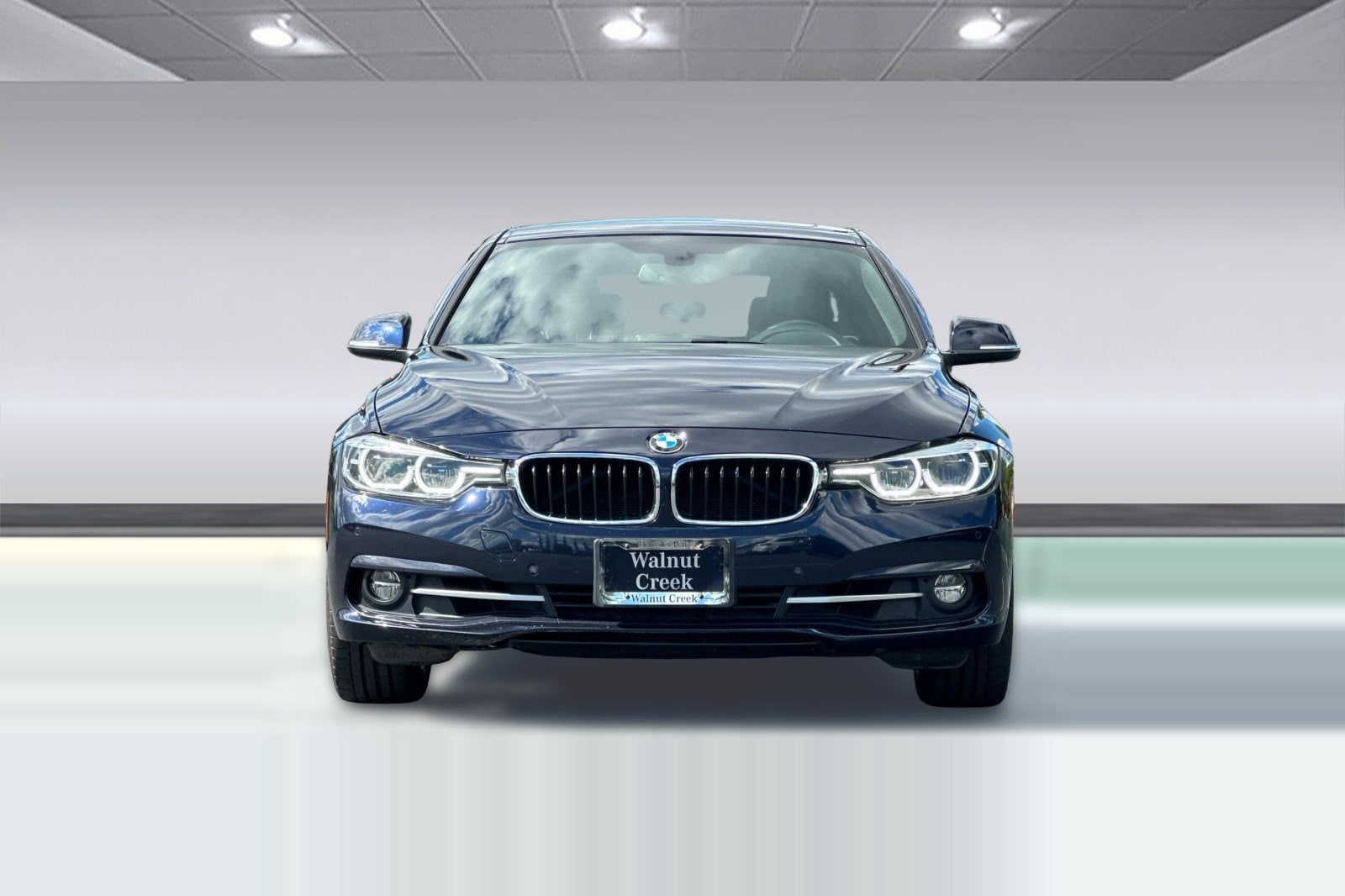 2017 BMW 3 Series 330i Sedan photo 4