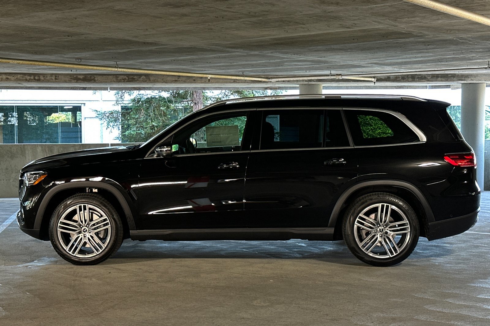 2025 Mercedes Benz GLS 450 4MATIC photo 2