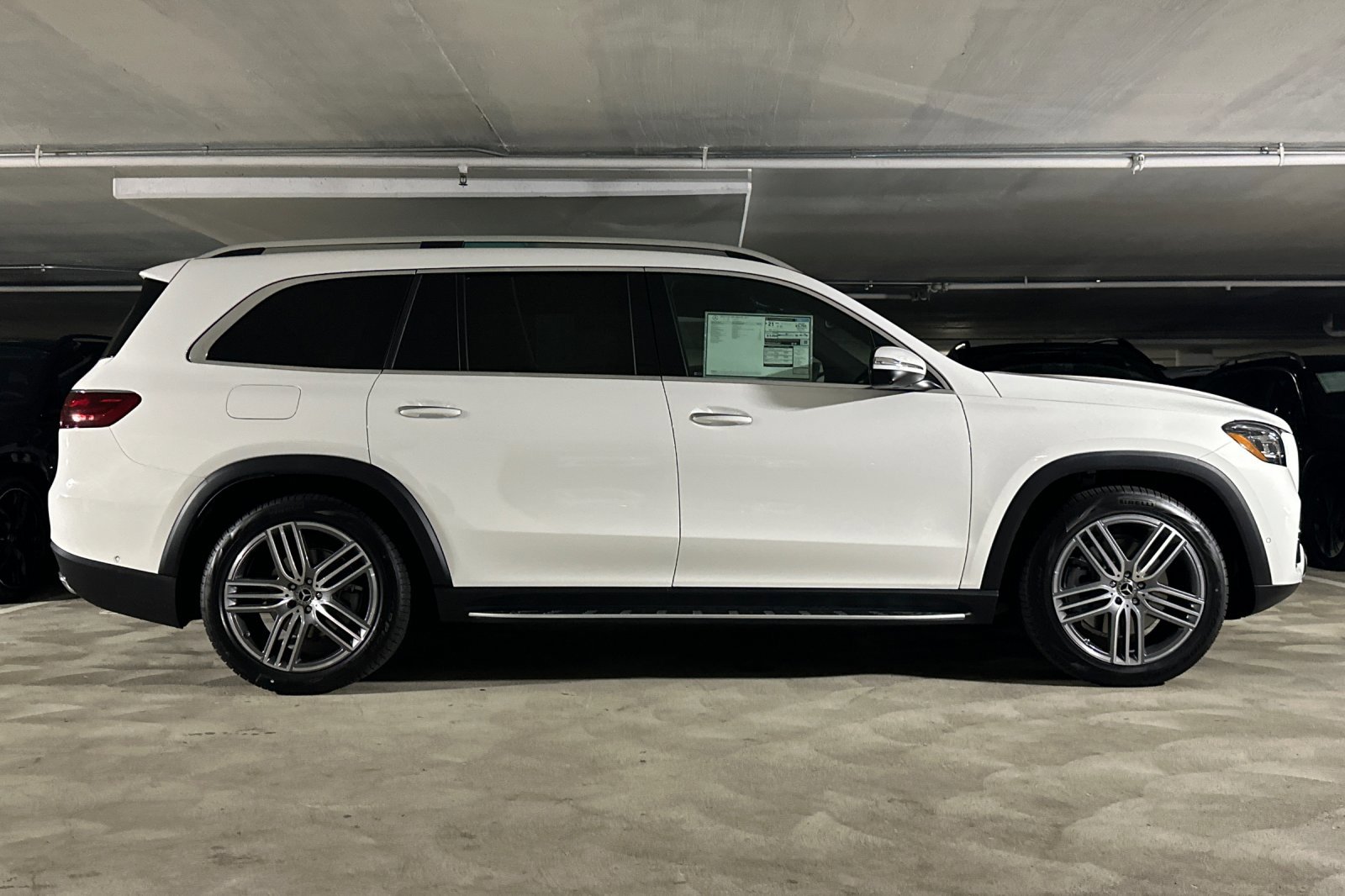 2025 Mercedes Benz GLS 450 4MATIC photo 2