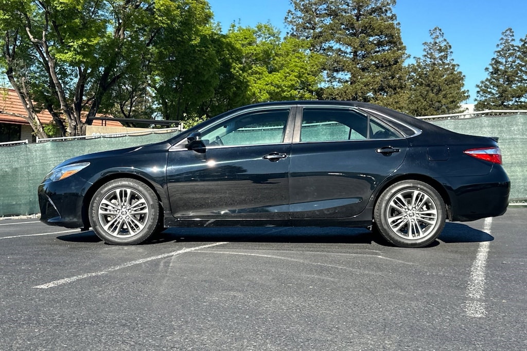 Used 2016 Toyota Camry Hybrid 4dr Sdn SE Sedan