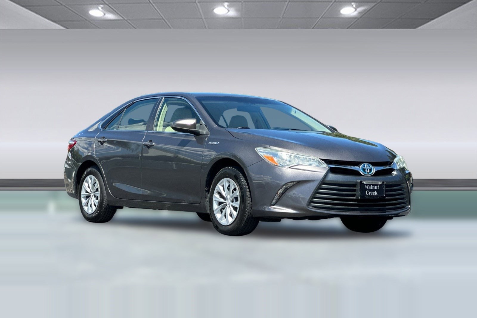 2016 Toyota Camry Hybrid 4dr Sdn LE photo 5