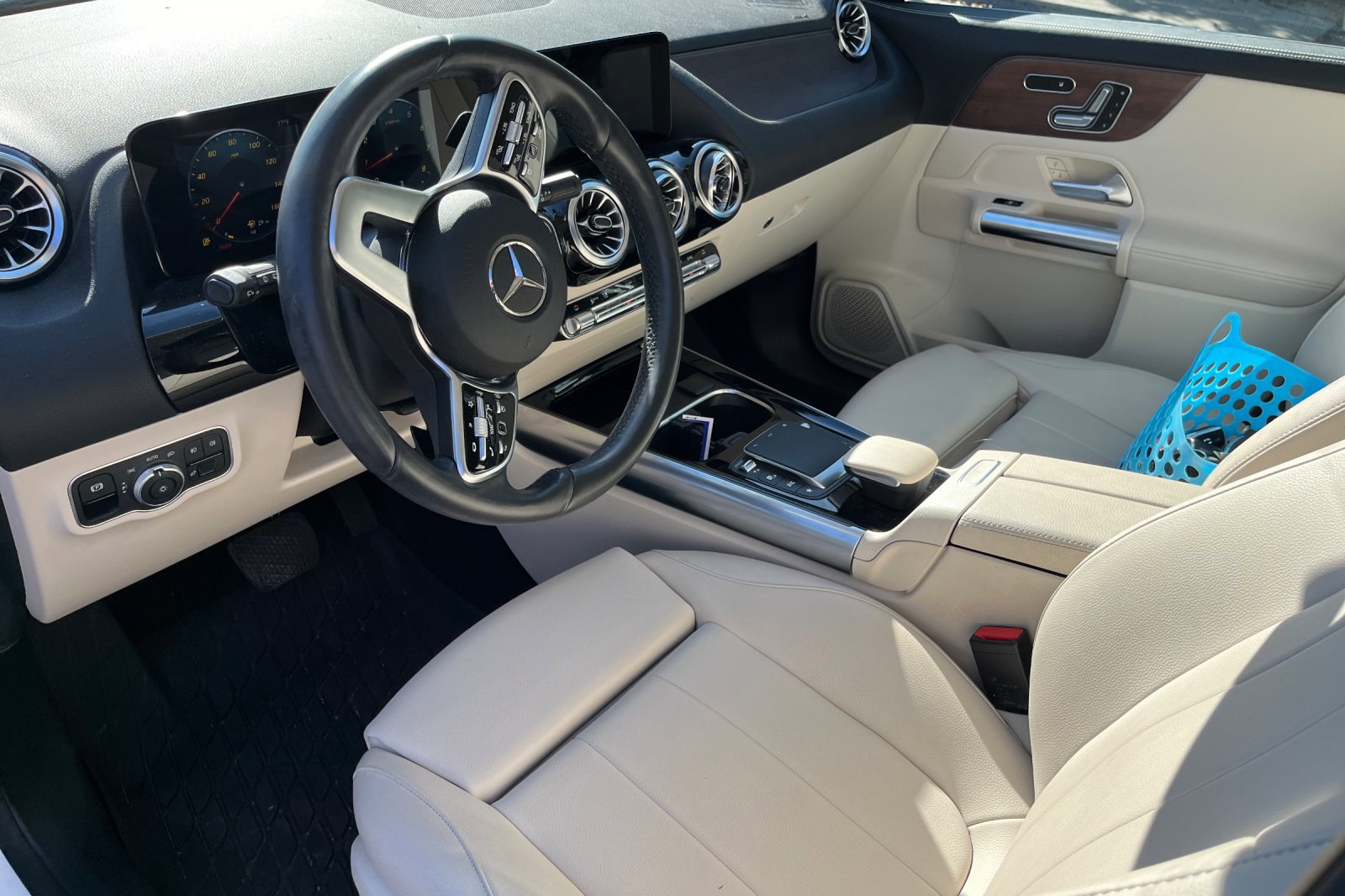 2022 Mercedes Benz GLA 250 4MATIC photo 2