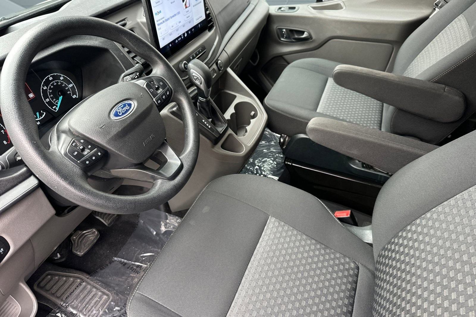 2022 Ford Transit Passenger XLT photo 3