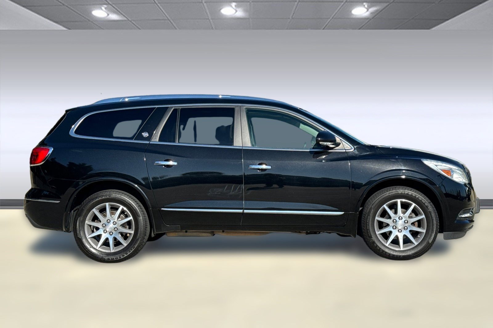 2017 Buick Enclave Leather photo 2