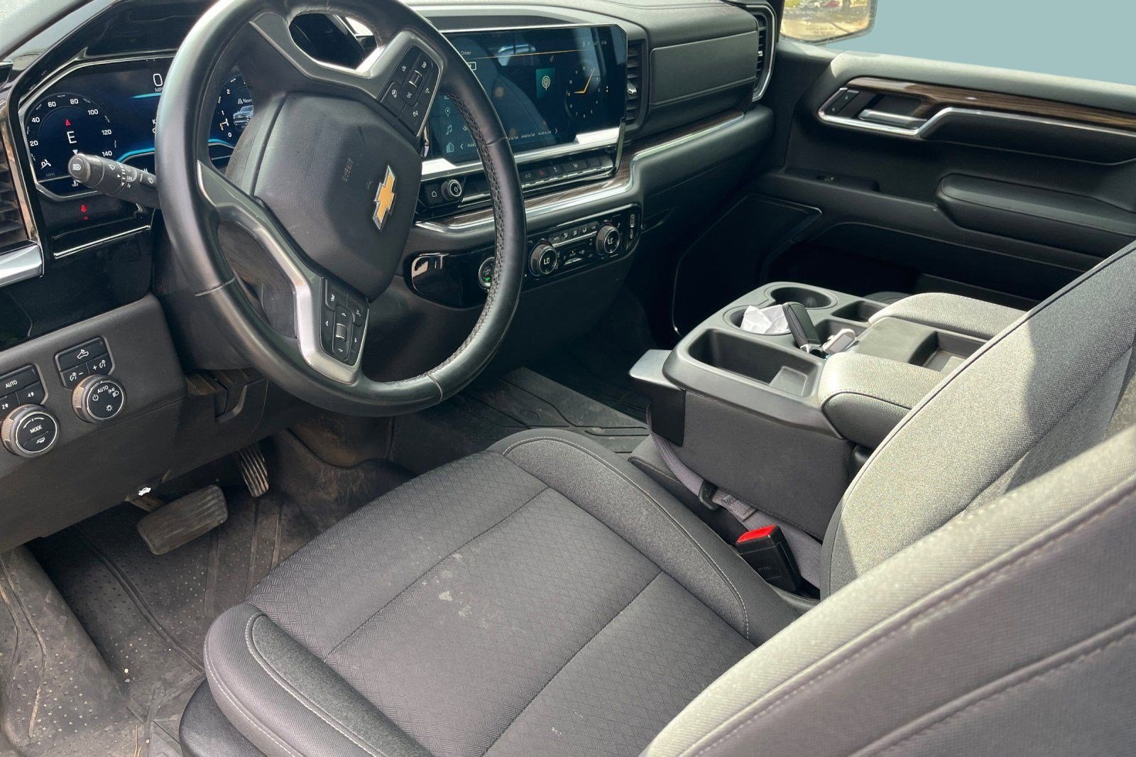2023 Chevrolet Silverado 1500 photo 3