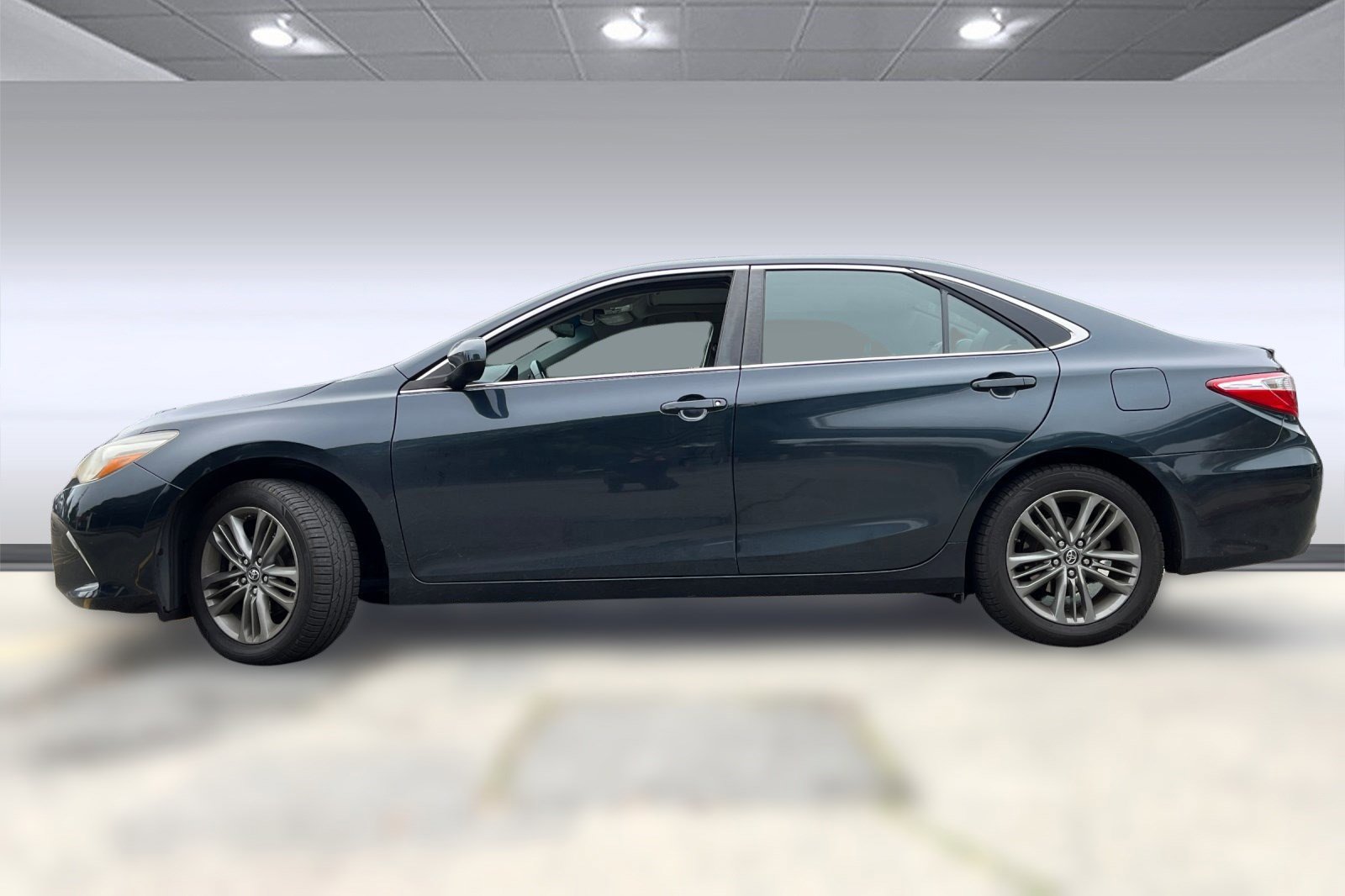2017 Toyota Camry SE photo 3