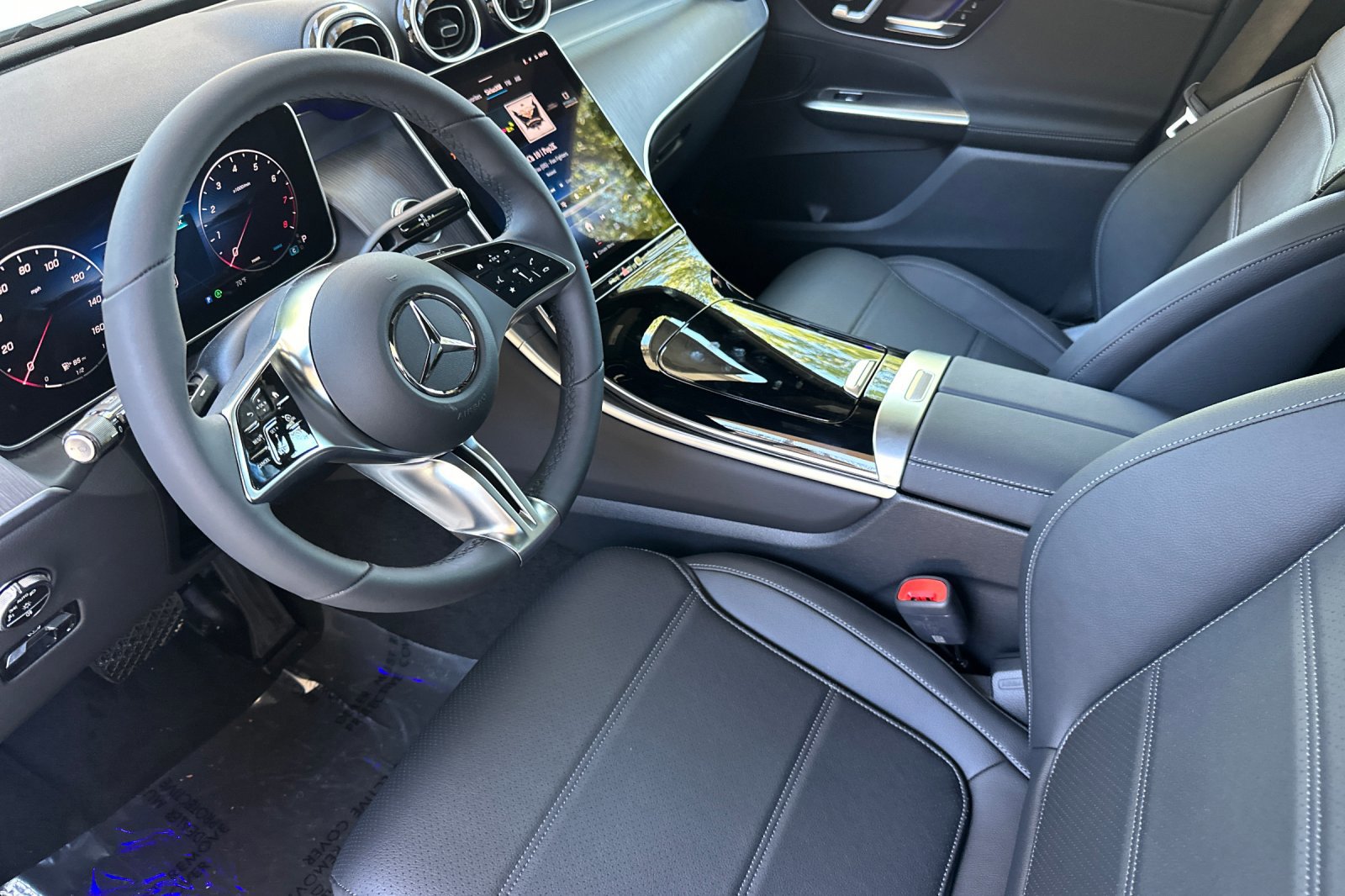 2026 Mercedes Benz GLC 300 4MATIC photo 3