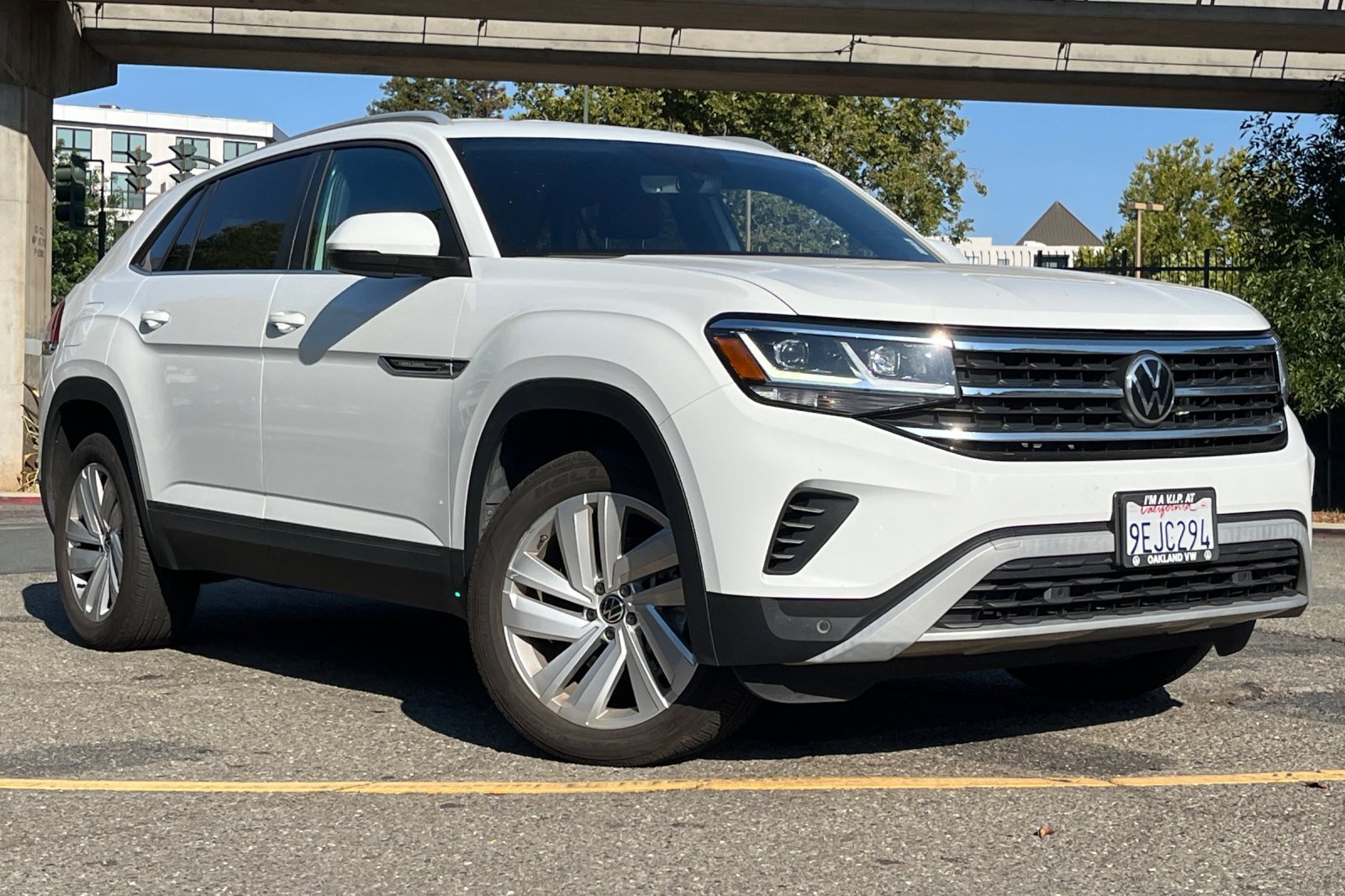 2022 Volkswagen Atlas Cross Sport V6 SE Technology photo 2