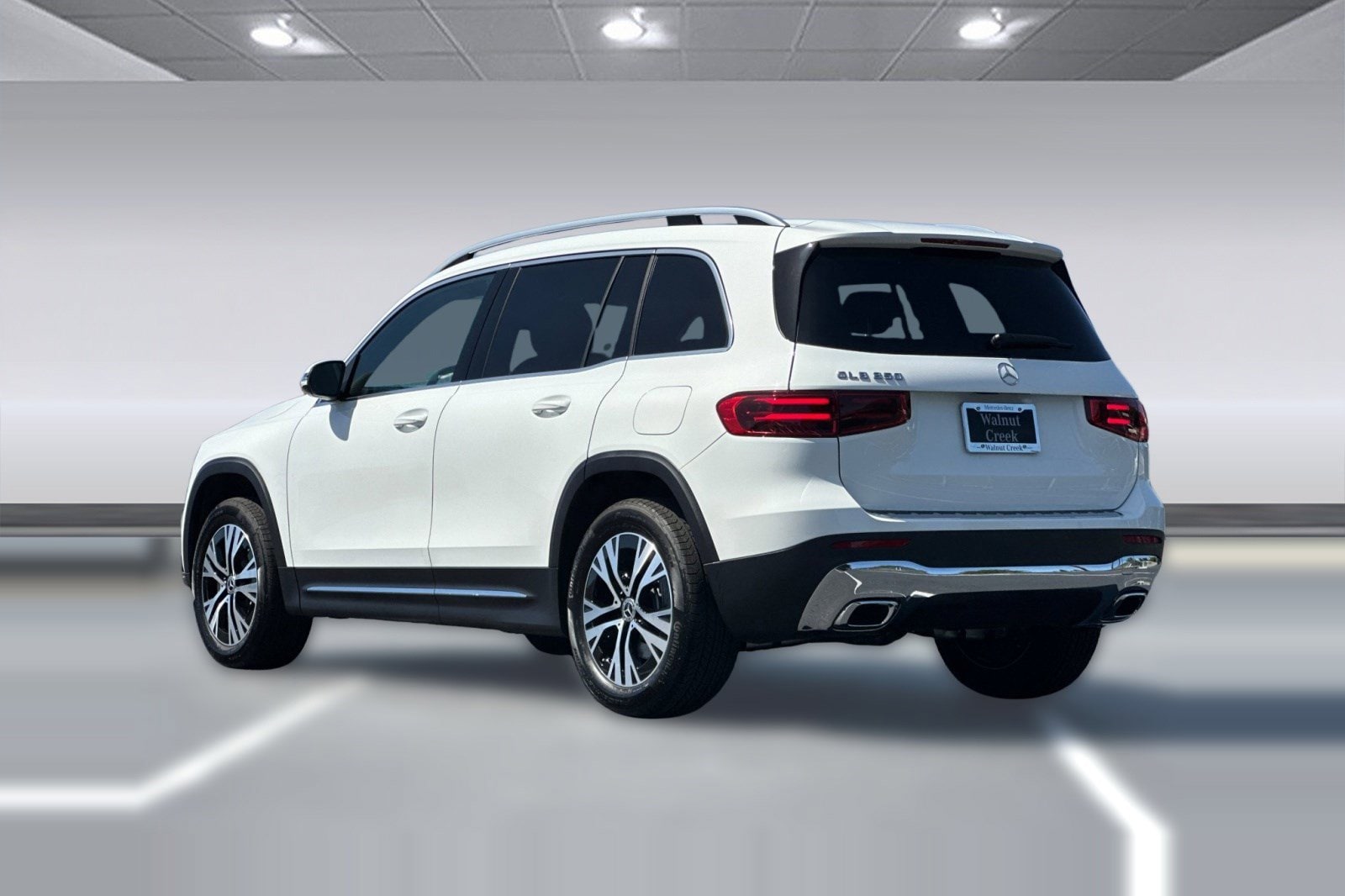 2026 Mercedes-Benz GLB 250 SUV photo 2