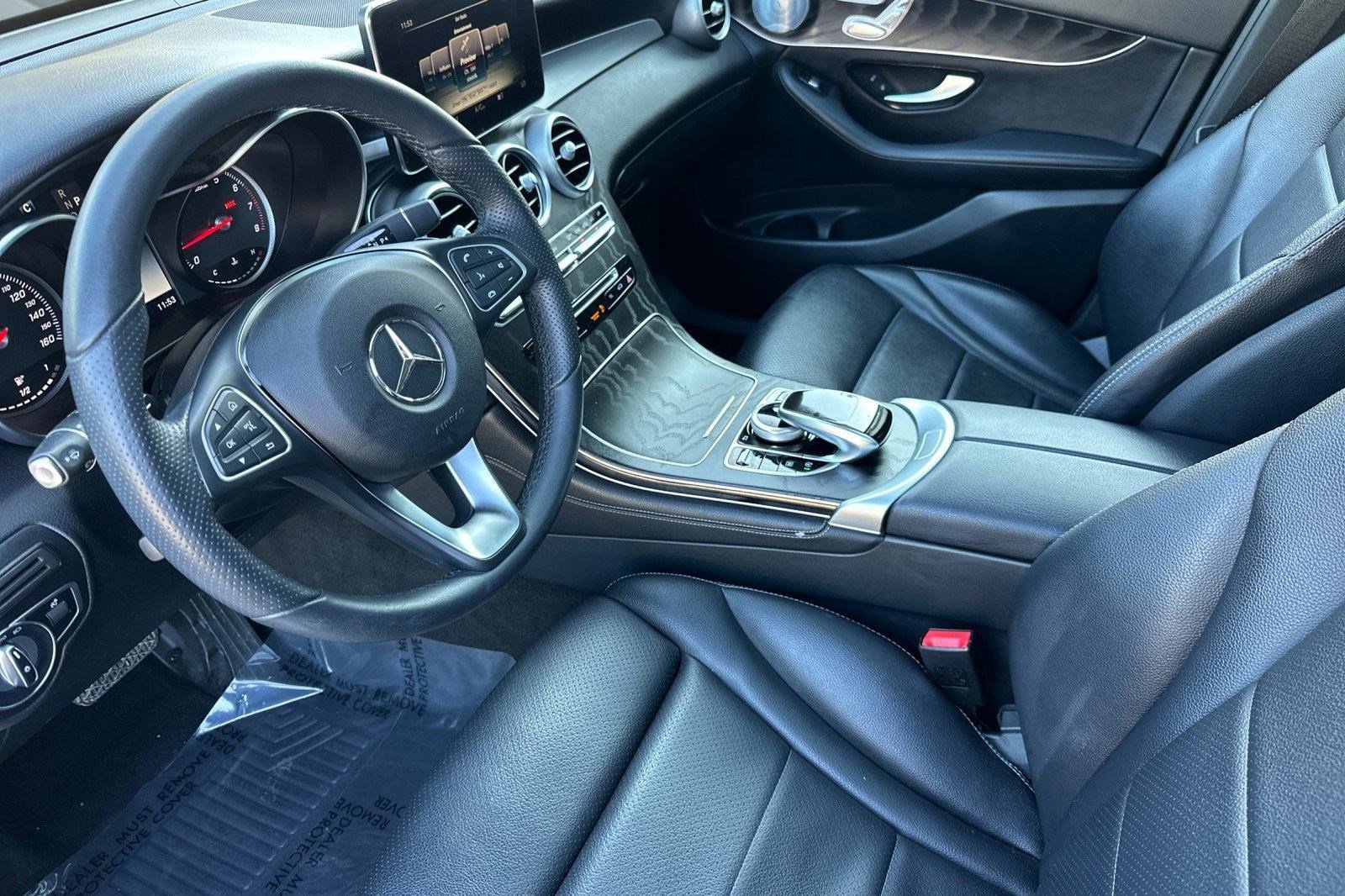 2018 Mercedes Benz GLC 300 4MATIC photo 4