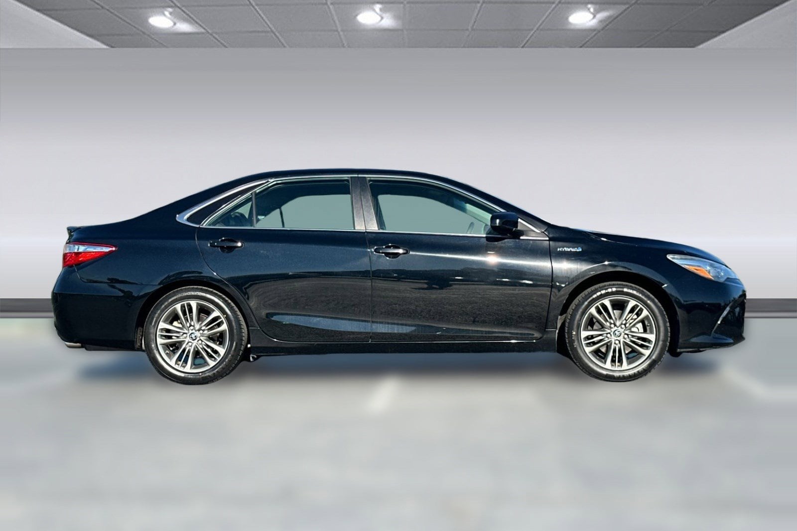 2016 Toyota Camry Hybrid 4dr Sdn SE photo 6