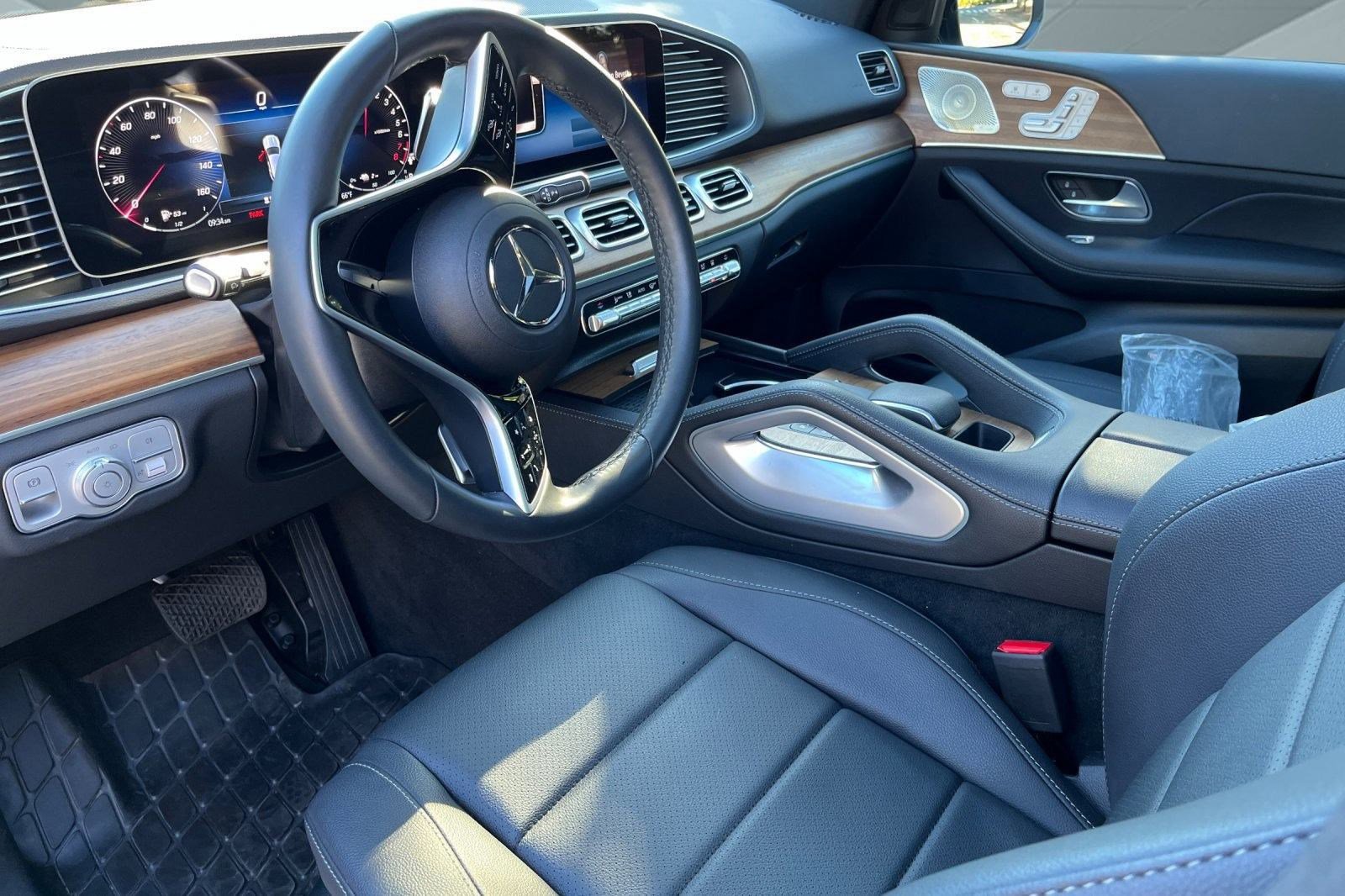 2025 Mercedes Benz GLE 450e 4MATIC photo 3