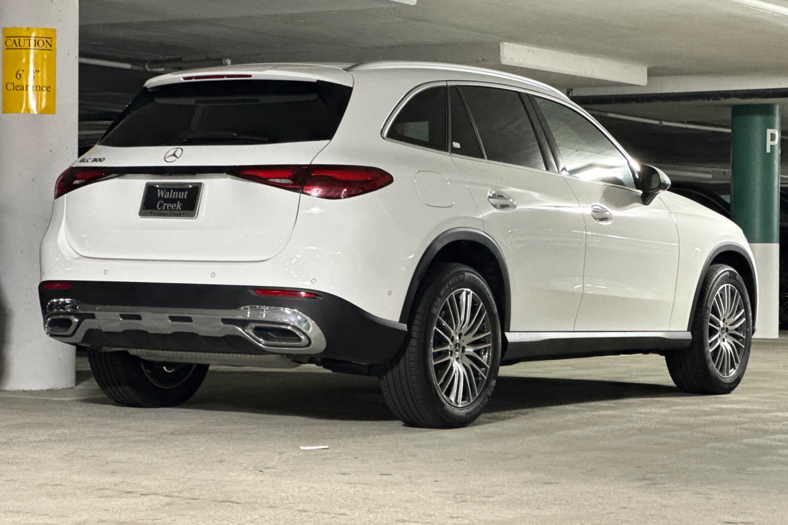 2025 Mercedes Benz GLC 300 photo 3