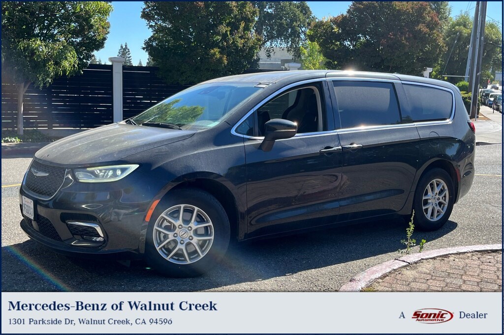 Used 2023 Chrysler Pacifica Touring L FWD Van Passenger Van