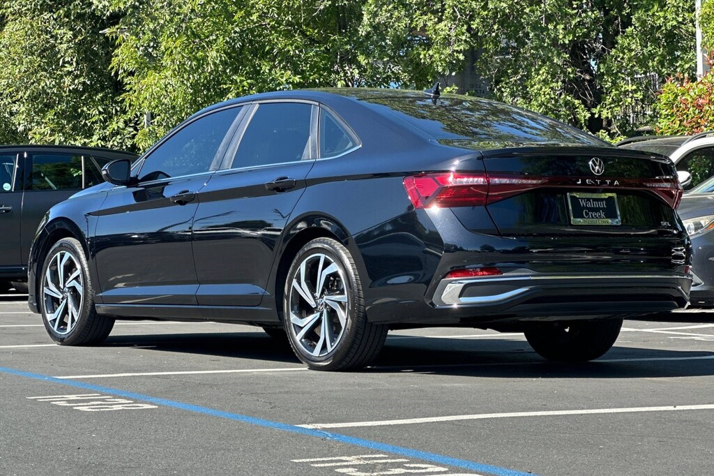 Used 2025 Volkswagen Jetta SEL Auto Sedan