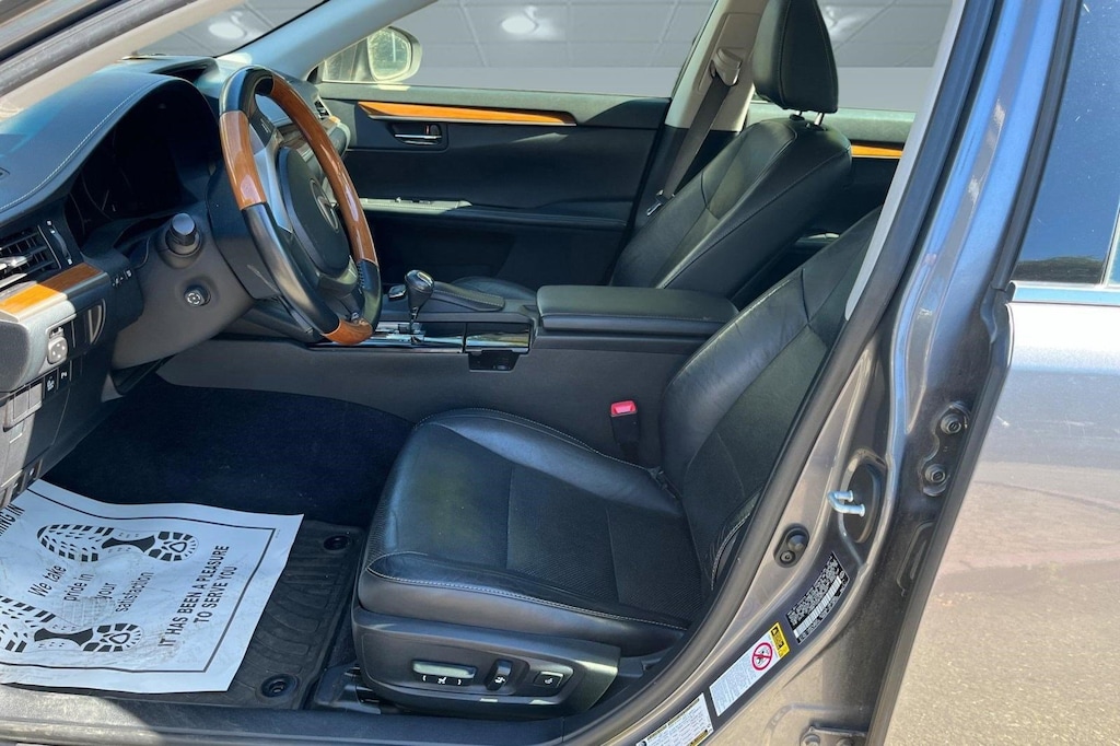 Used 2015 Lexus ES 300h 4dr Sdn Hybrid Sedan
