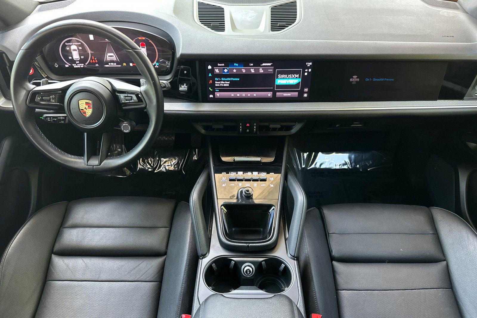 2024 Porsche Cayenne photo 3