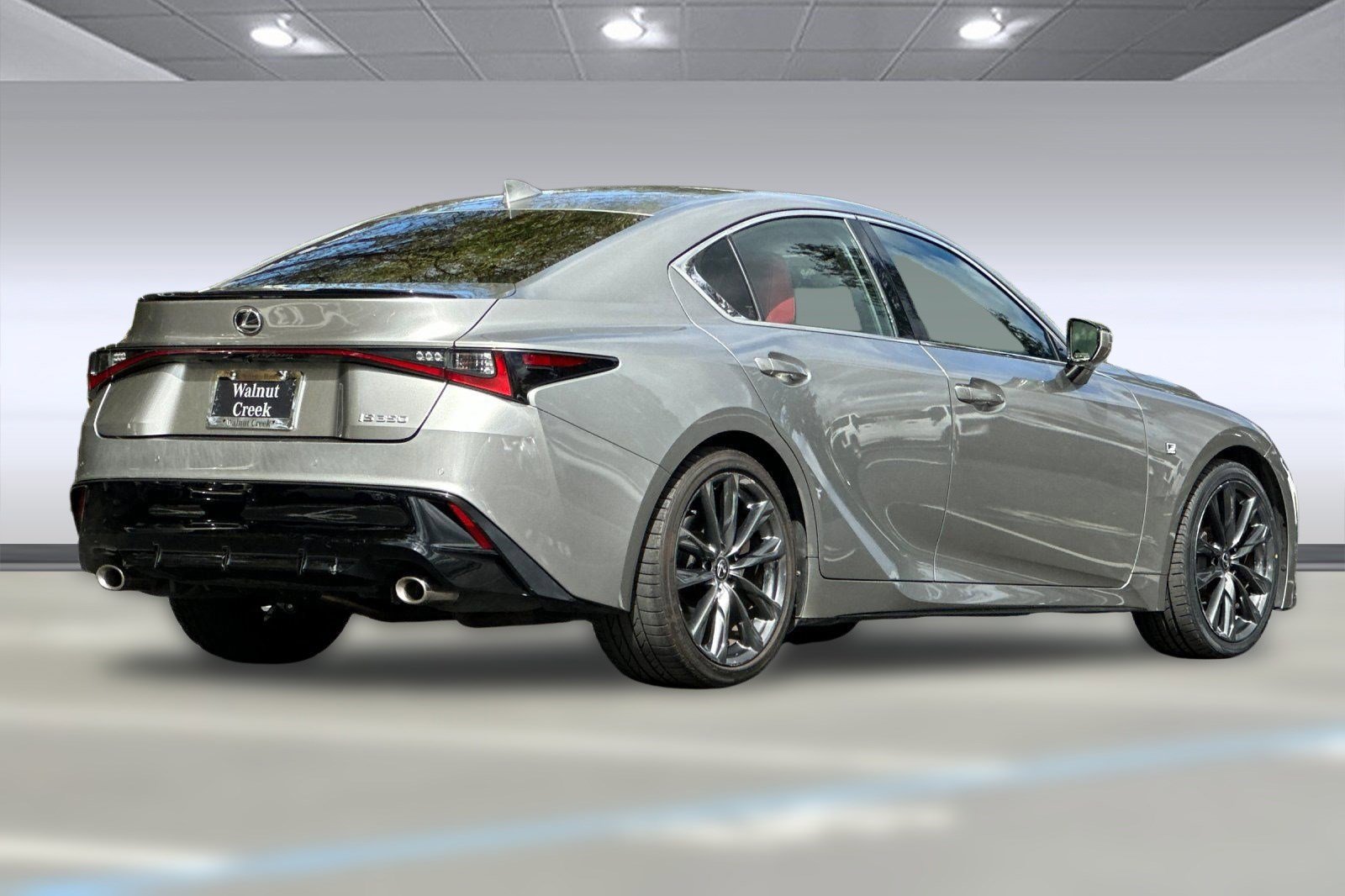 2023 Lexus IS 350 F SPORT photo 3