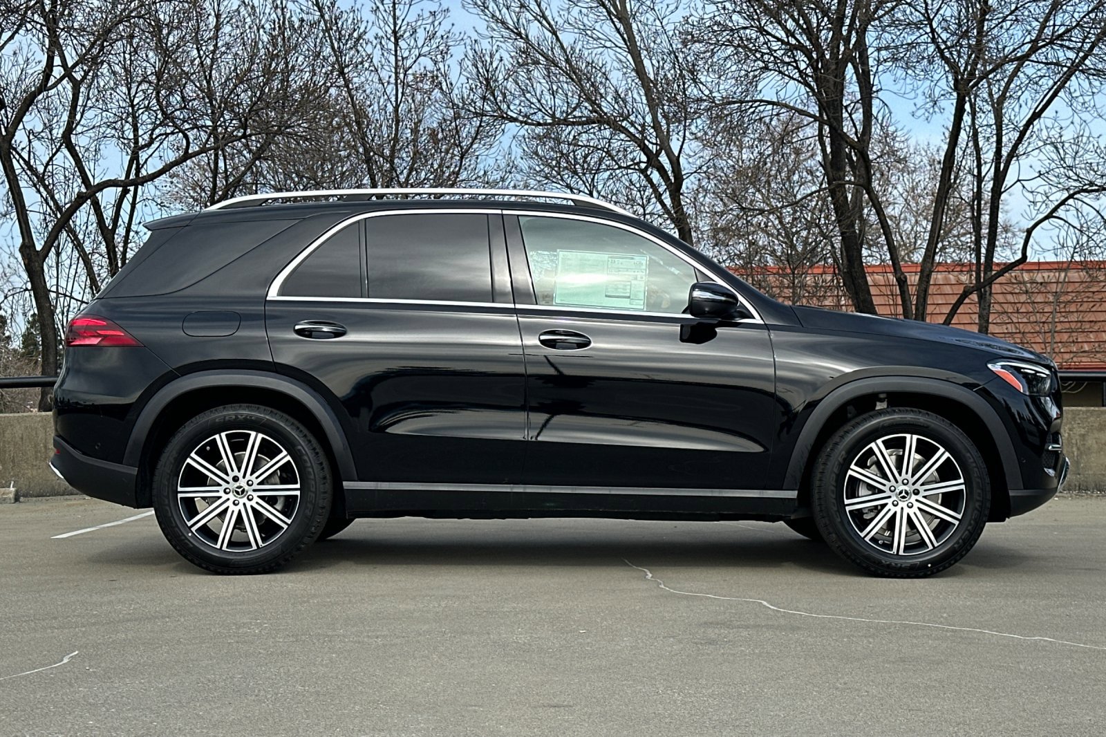 2025 Mercedes Benz GLE 350 photo 2