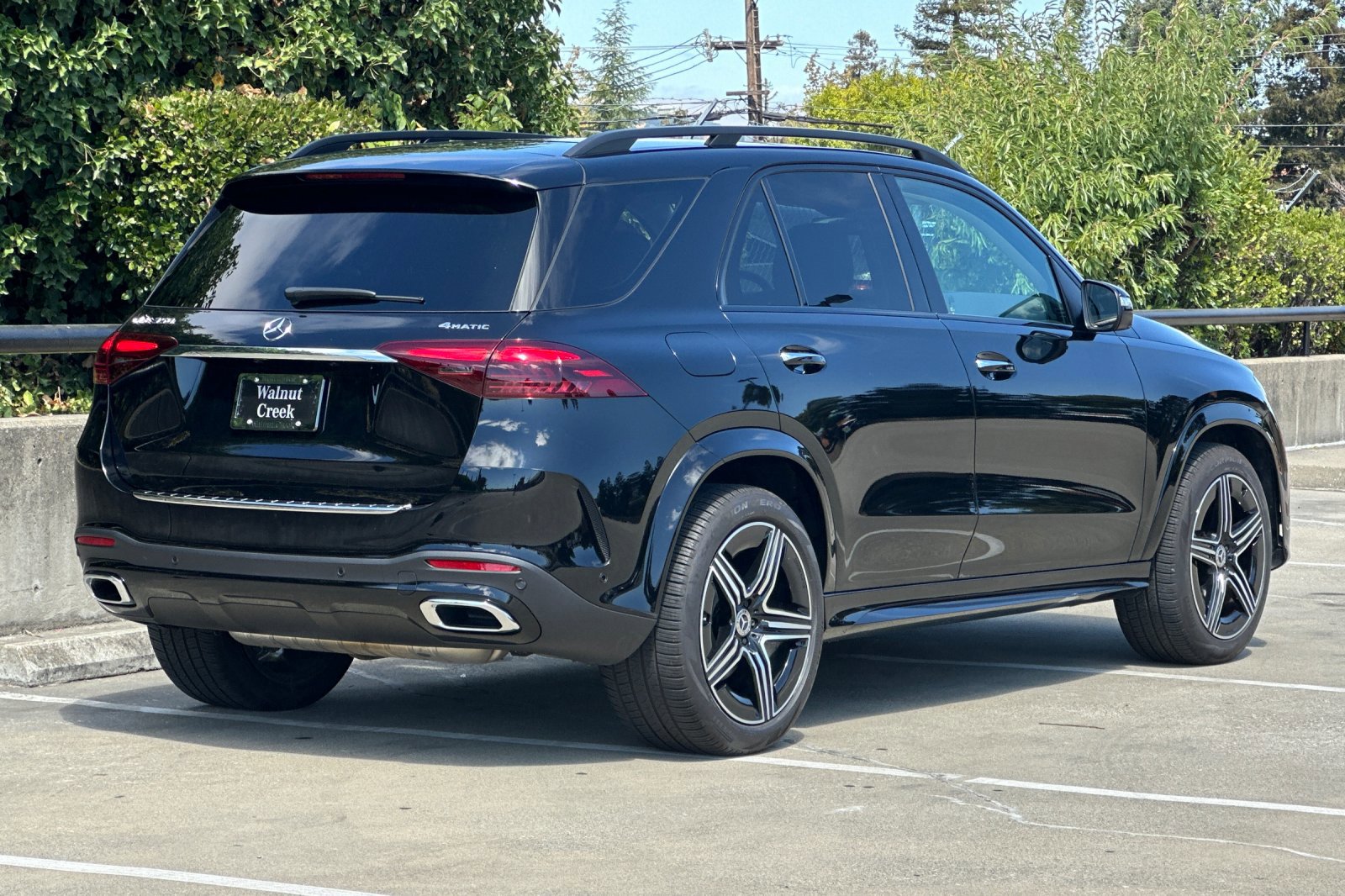 2025 Mercedes Benz GLE 350 4MATIC photo 2