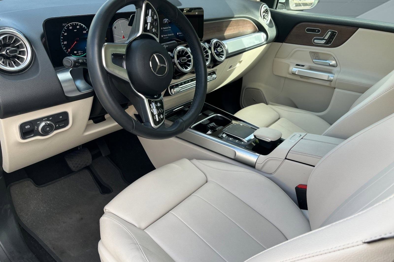 2023 Mercedes Benz EQB 300 4MATIC photo 2