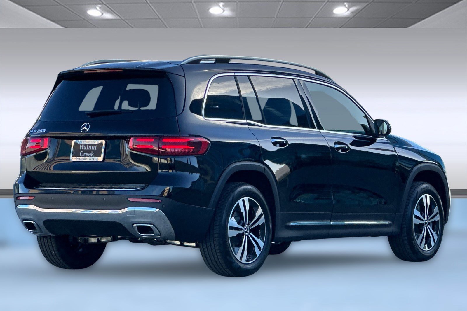 2025 Mercedes Benz GLB 250 photo 3