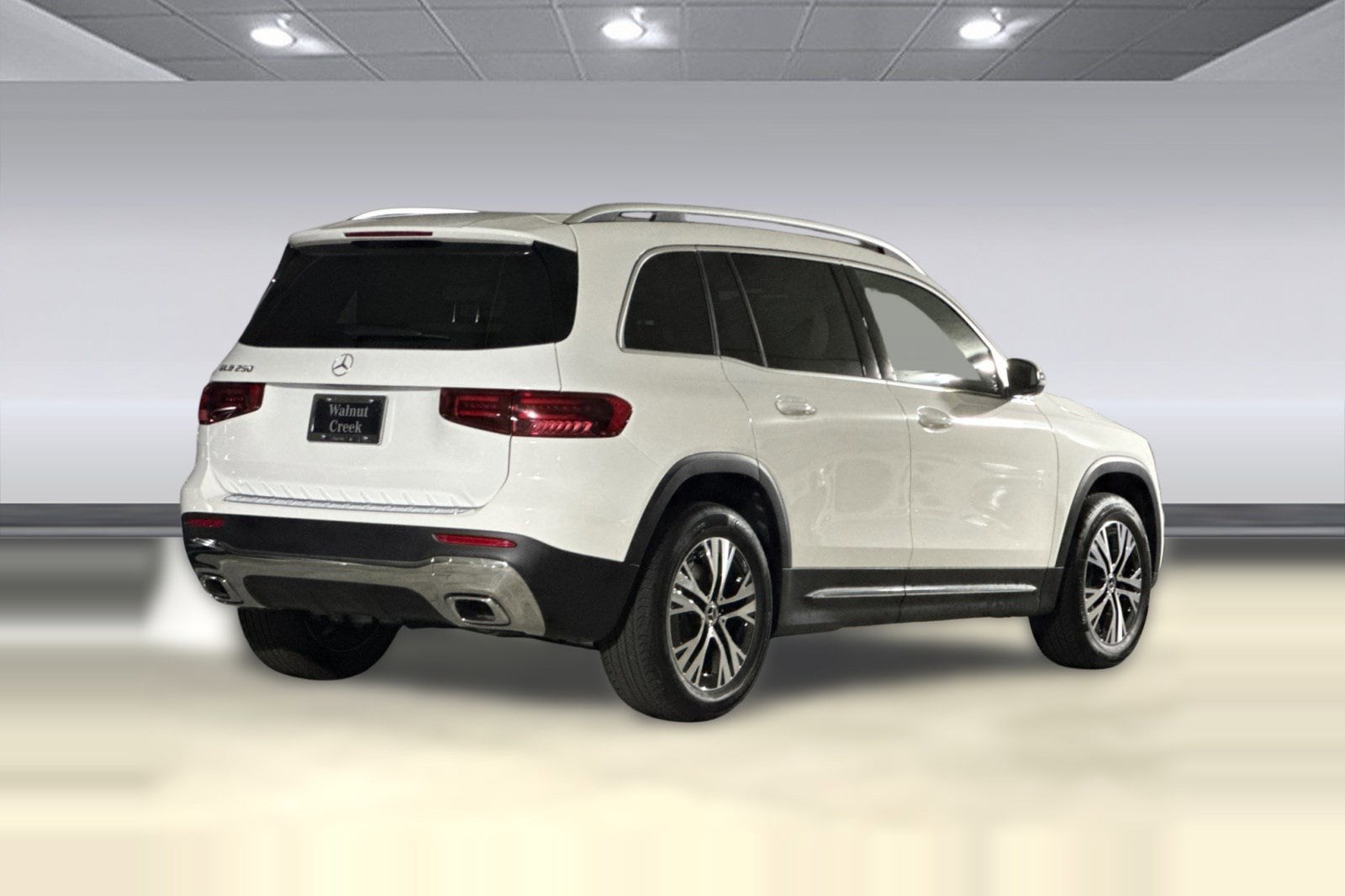 2026 Mercedes-Benz GLB 250 SUV photo 3