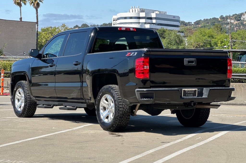 Used 2018 Chevrolet Silverado 1500 4WD Crew Cab 143.5" LT w/2LT Truck Crew Cab