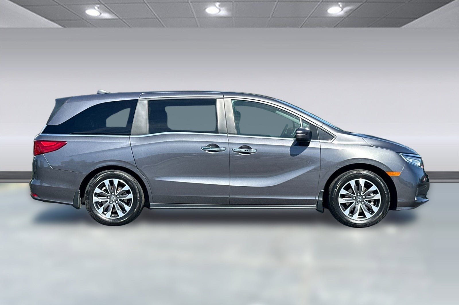 2024 Honda Odyssey EX-L Auto photo 3