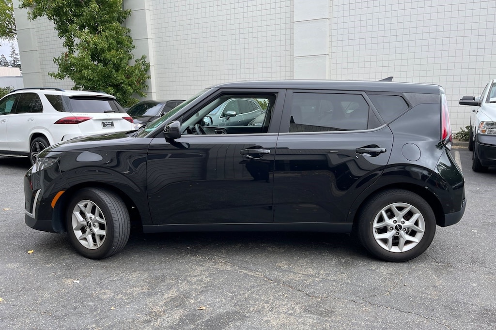 Used 2023 Kia Soul LX IVT Hatchback