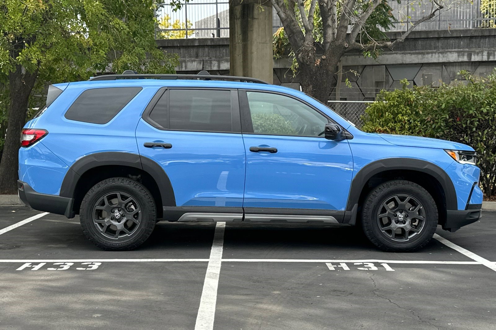 2023 Honda Pilot TrailSport photo 2