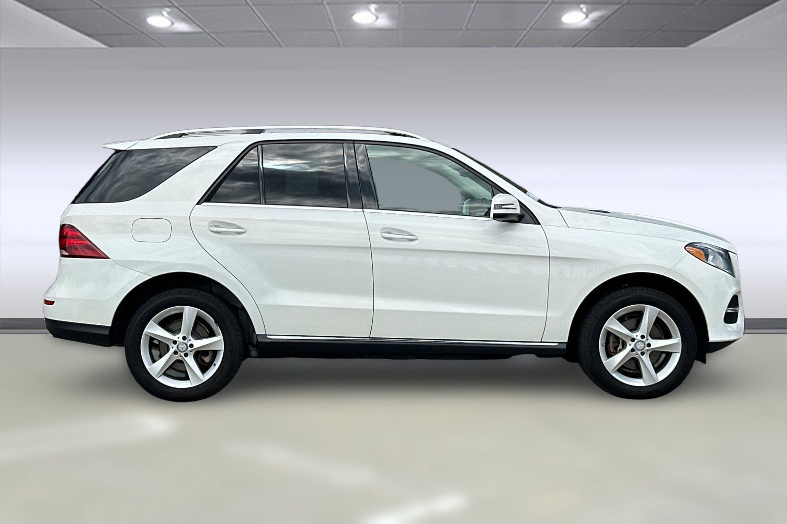 2016 Mercedes Benz GLE 4MATIC 350 photo 2